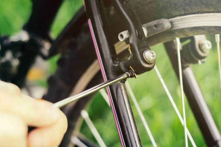 jak naprawić hamulec w rowerze
