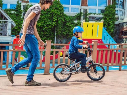 jak nauczyć dziecko jeździć na rowerze