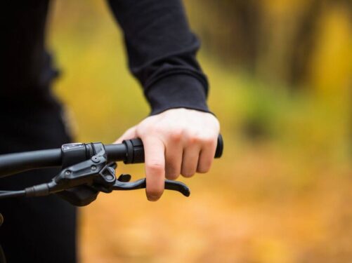 regulacja klamki hamulca hydraulicznego w rowerze